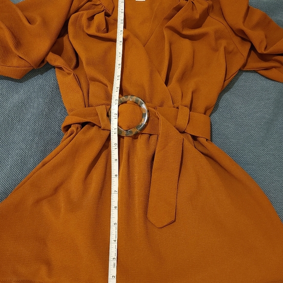 Bundle Only 💌 V-neck belted top (needs to bundle) - Picture 2 of 4